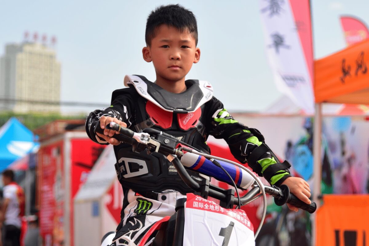 Eight-year-old dirt bike Champion in Motorcross match
